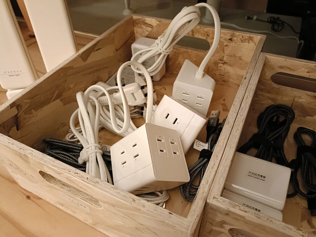 貸出用のケーブルや延長コード、PC用電源